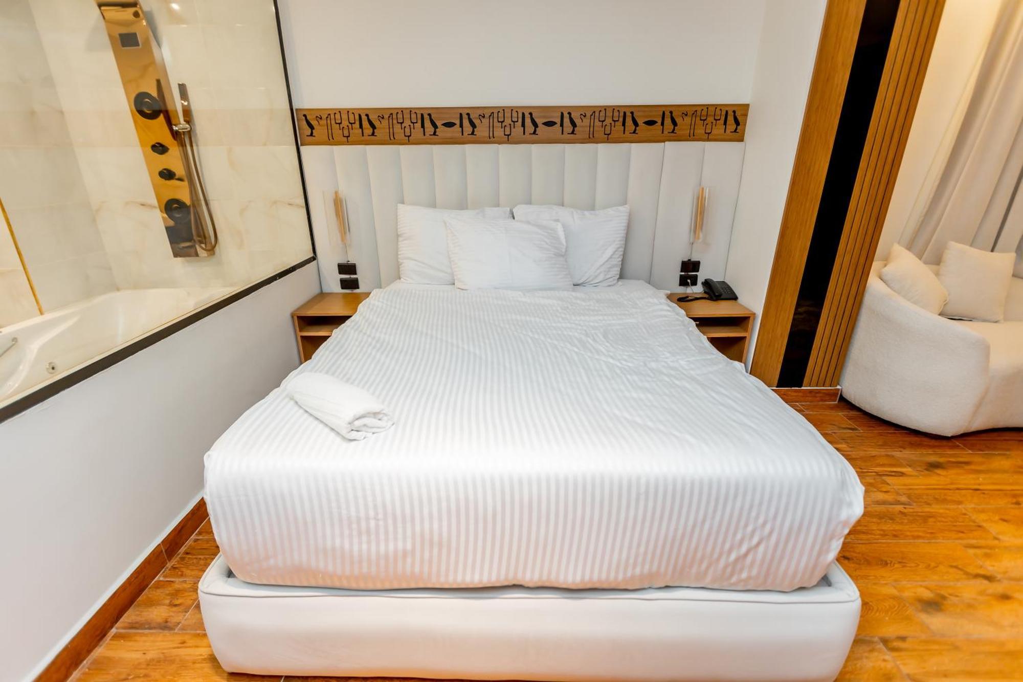 Superior Pyramids Inn Al Kawm al Akhdar エクステリア 写真